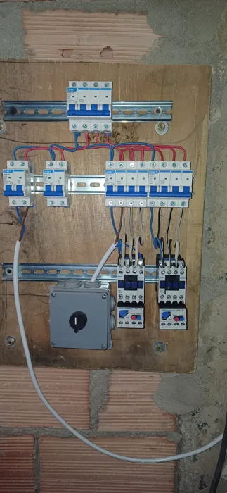 J'ai 2ans d'expérience dans le domaine d'électricité Bâtimen