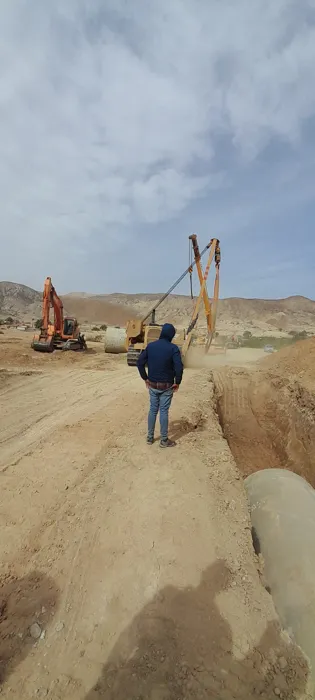 السلام عليكم 
Je suis un technicien topographe 
12 ans d'e