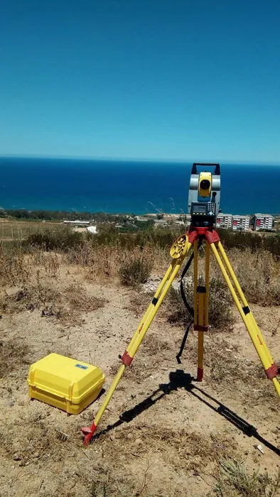 Géomètre expert foncier agréé auprès du cadastre, ingénieur 