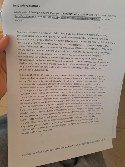 Bienvenue,  j'ai 20ans et je suis une étudiante d'anglais 3è