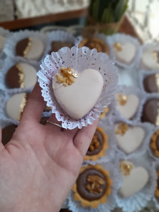 Des gâteau traditionnel et des gâteaux d'anniversaire sur co