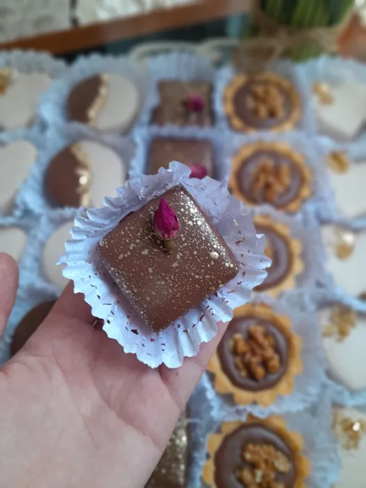 Des gâteau traditionnel et des gâteaux d'anniversaire sur co