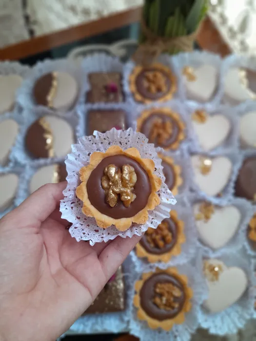 Des gâteau traditionnel et des gâteaux d'anniversaire sur co