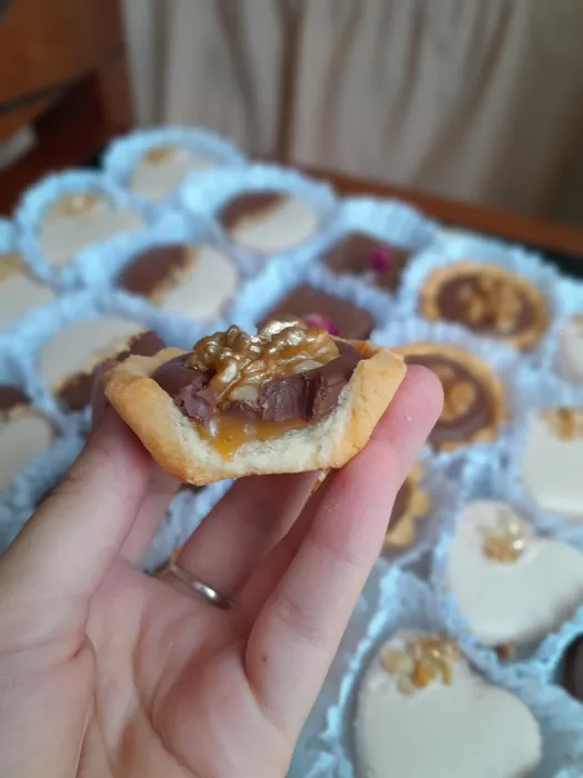 Des gâteau traditionnel et des gâteaux d'anniversaire sur co