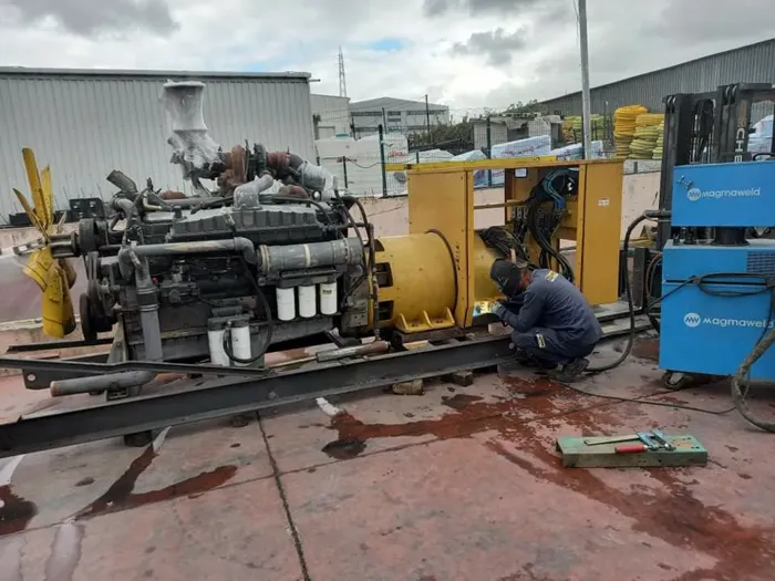 Je fait la maintenance industrielle et des groupes électrogè