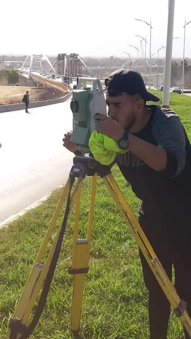 je suis géomètre topographe j'ai 8 ans d'expérience