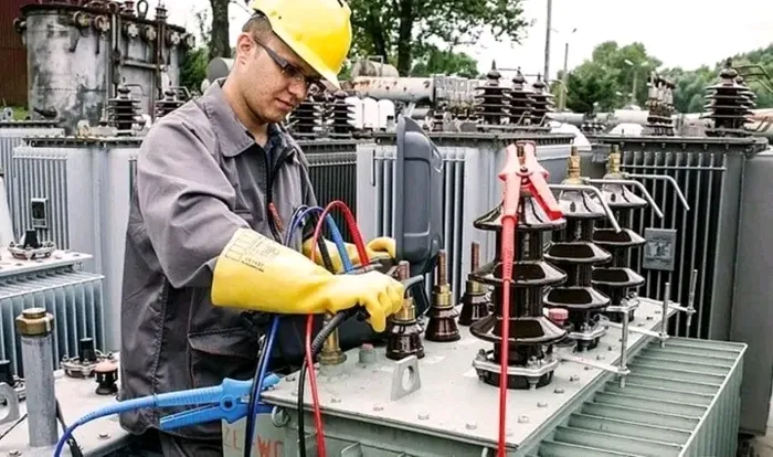 Je suis un technicien spécialisé dans le domaine de la maint