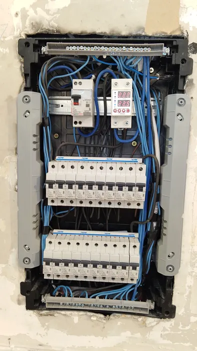 -Électricien batiment 
كهربائي معماري🪛⚡🔧🧰
 (منازل.عمارا