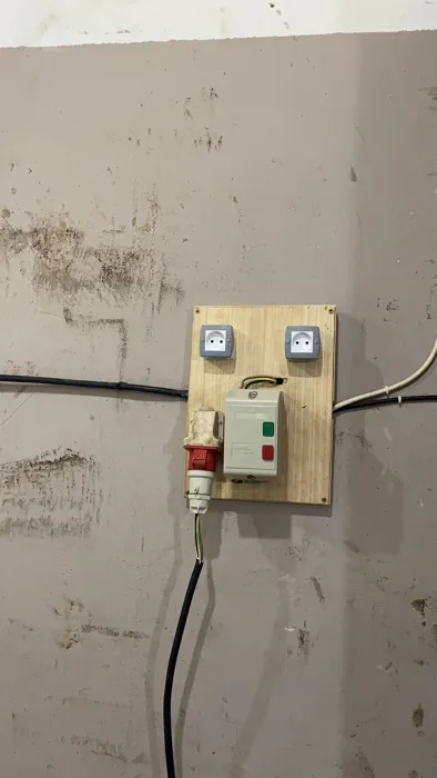 -Électricien batiment 
كهربائي معماري🪛⚡🔧🧰
 (منازل.عمارا