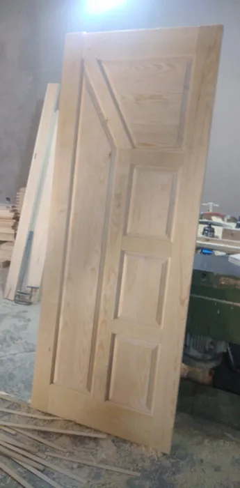 Spécialisé dans l'installation de portes en bois