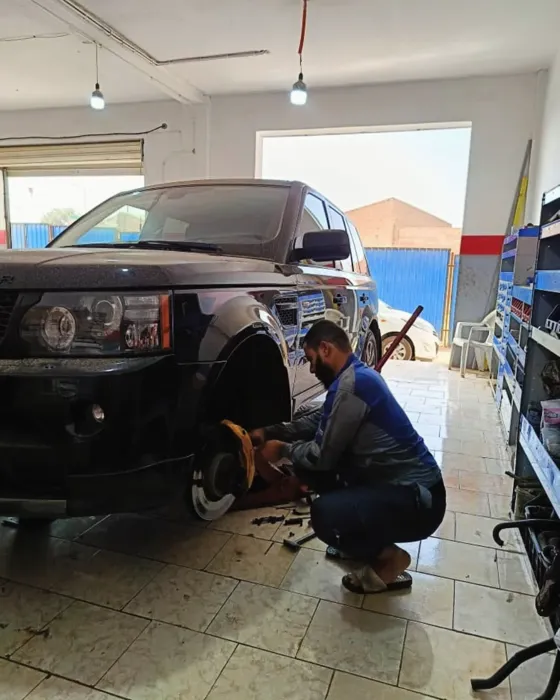 J'ai un atelier de mécanique et de scanner automobile, de ré