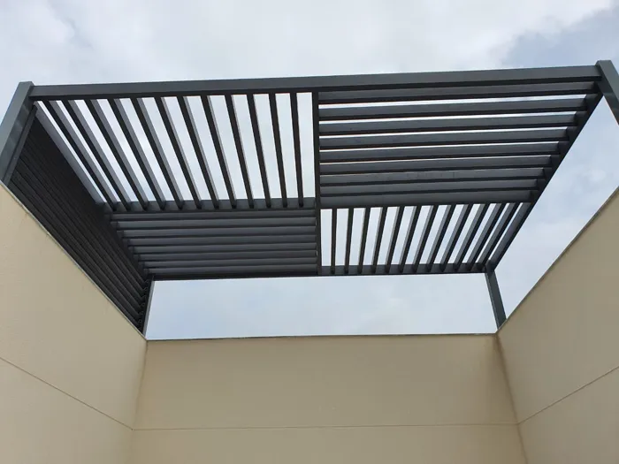 Verrière véranda pergola aluminium blindé en : verre
      