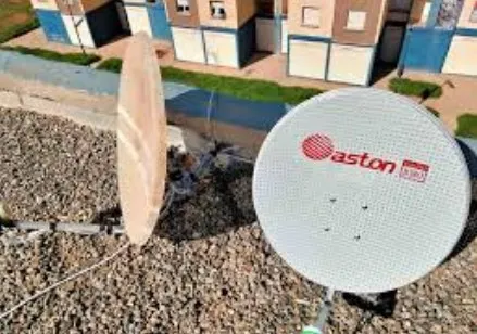 batiment
parabole
satellite
nilesat
astra
hotbird
thor
geant