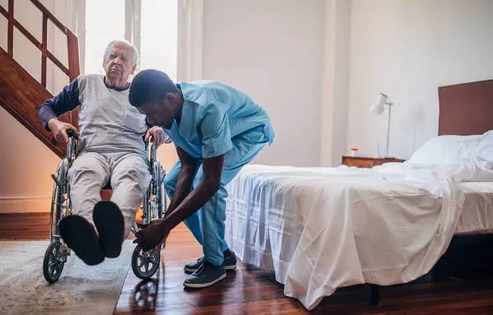 J'ai un diplôme d'infirmier en soins généraux je réalise des