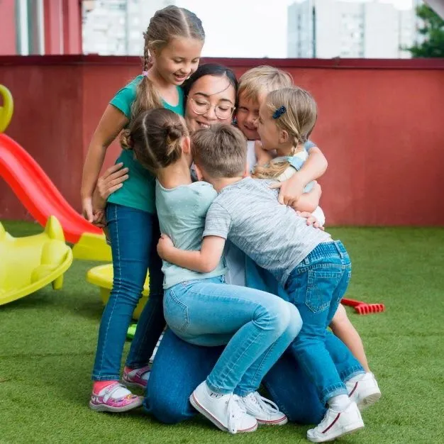 Bonjour 
Je suis une nourisse jai 45ans une maman educatris