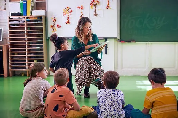 Bonjour 
Je suis une nourisse jai 45ans une maman educatris